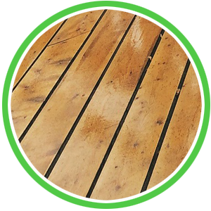 木甲板清洗不需压力冲洗，以免损坏木材